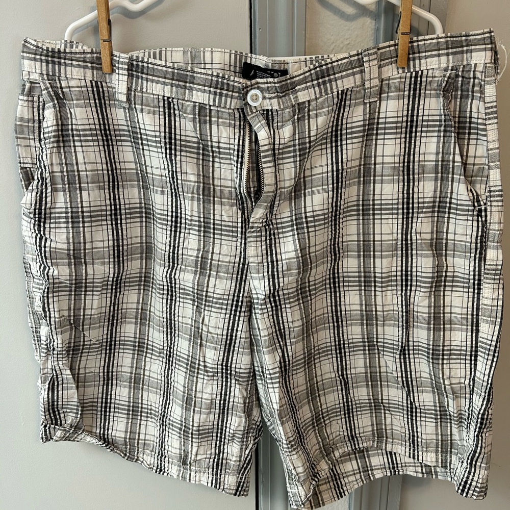 Apt 9 white plaid shorts size 42